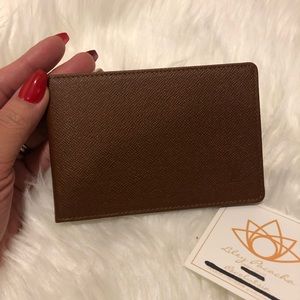 Louis Vuitton Taiga card holder